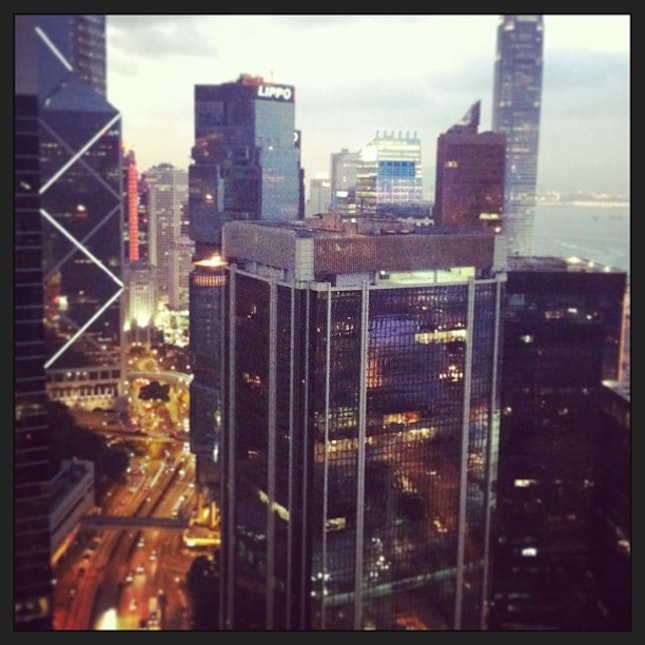 High Tea😋 really nice view #hongkong #night #view #hightea #upperhouse #highlife #light #hkig #food