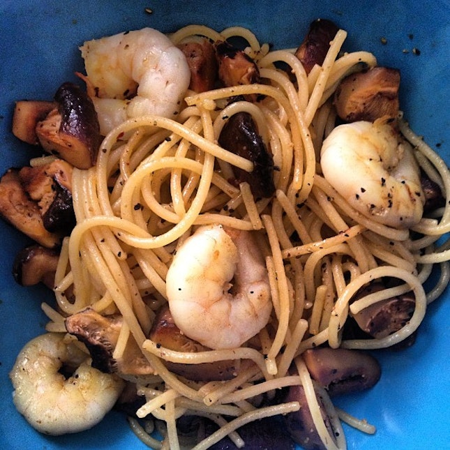 Today's lunch: Pasta with Garlic Pepper Prawn and Mushroom with a hint of Saffron #LazySaturday #nofilter #Burpple