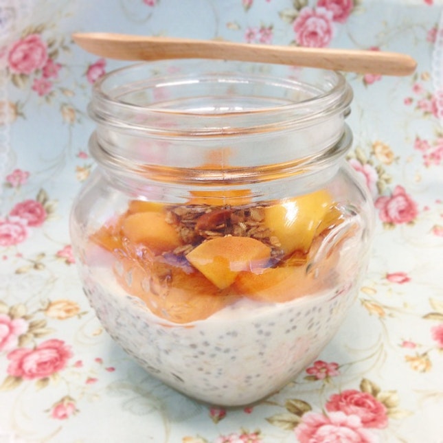 Apricot And Granola Overnight Oat 