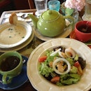 Seafood #chowder and peppermint toffee #tea for  @sam_ix, local greens chili daing #salad and arabian mint tea for me.