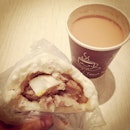 On mornings when I'm late for work 🚍💨 #breakfast #teh #chickenpao #tapao