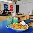 Salted Egg Fries 🍟 // Arbite Freeze (Lychee and Mint) 🍃 // Virgin Mojito (Yuzu) 🍋 from brunch with @beaverwoo yesterday

Taste-wise, the fries made @beaverwoo and I go from 😐😑 to 😫 at first bite.