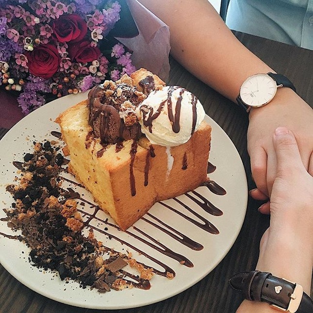 Rocher Shibuya Toast ($16) 🍞🍫: Really crispy on the outside and fluffy on the inside!!