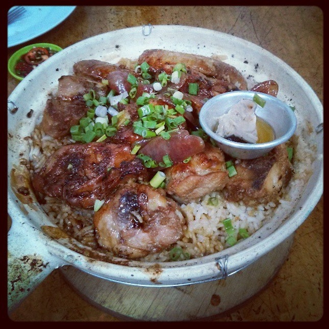Claypot Chicken Rice ∩__∩ #claypot #chicken #rice #food #foodporn #instagram #delicious #instapic #instafood #instafollow #ifollowback #ifollow #follower #followme #followmeback #teamfollowback #igfame #igmalaysia #igpop #asian #chinese #cuisine #blogger #tids #bits
