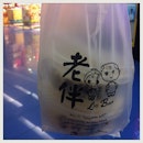每個人都說新加坡最好喝的豆花就是這個了!!!seriously?!哈哈哈!!終於買到了!!!好喝!!!