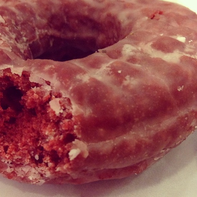 Red velvet donut ❤🍩😊 #instadaily #foodstagram #sorrynotsorry