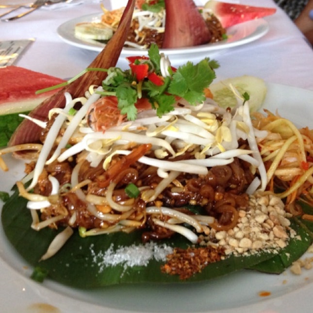 pad thai (thai beef noodle)