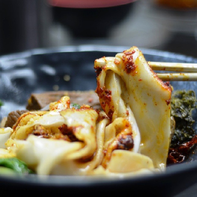 elastic biang biang noodle with spareribs at 有緣小敍。#shanxi #china #noodle #biangbiang #hk #jordan #spareribs #foodography #foodpics #foodie #foodstagram #foodblogger #yummylicious