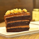 Salted popcorn chocolate cake to chase away those monday blues!