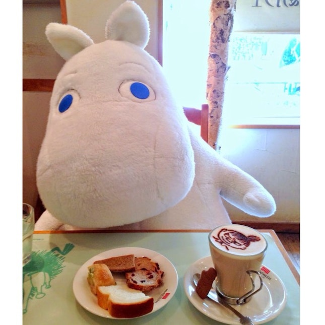 Today is brekkie with BIG Moomin☀️Everything appears so small in front of him.