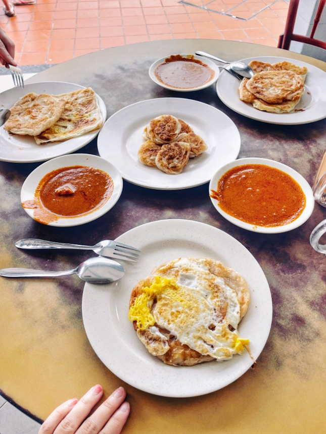 Crispy pratas with rich flavourful curries!