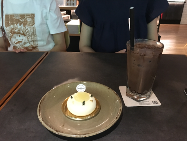 Yuzu tart with ice chocolate 