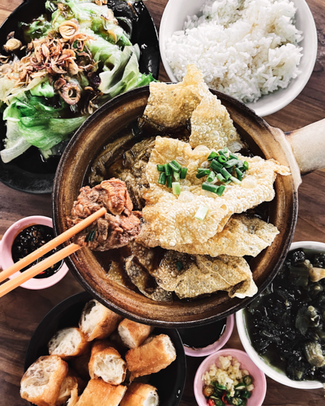 Finally we can go over to JB for short trips without any restrictions, and our first meal is a comforting claypot of herbal bak kut teh (RM $28 for 2 pax) at Restoran Kota Zheng Zong. 
