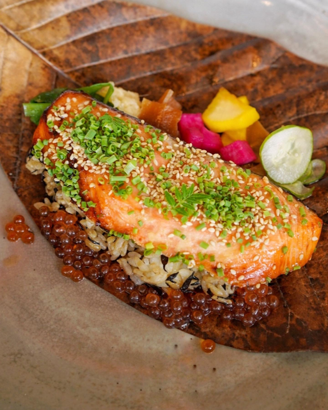 Miso Broiled Ora King Salmon served with Hijiki Seaweed rice,Ikura and Japanese Pickles and Big eye Tuna Tartare Cones are the must items at @spagosingapore.