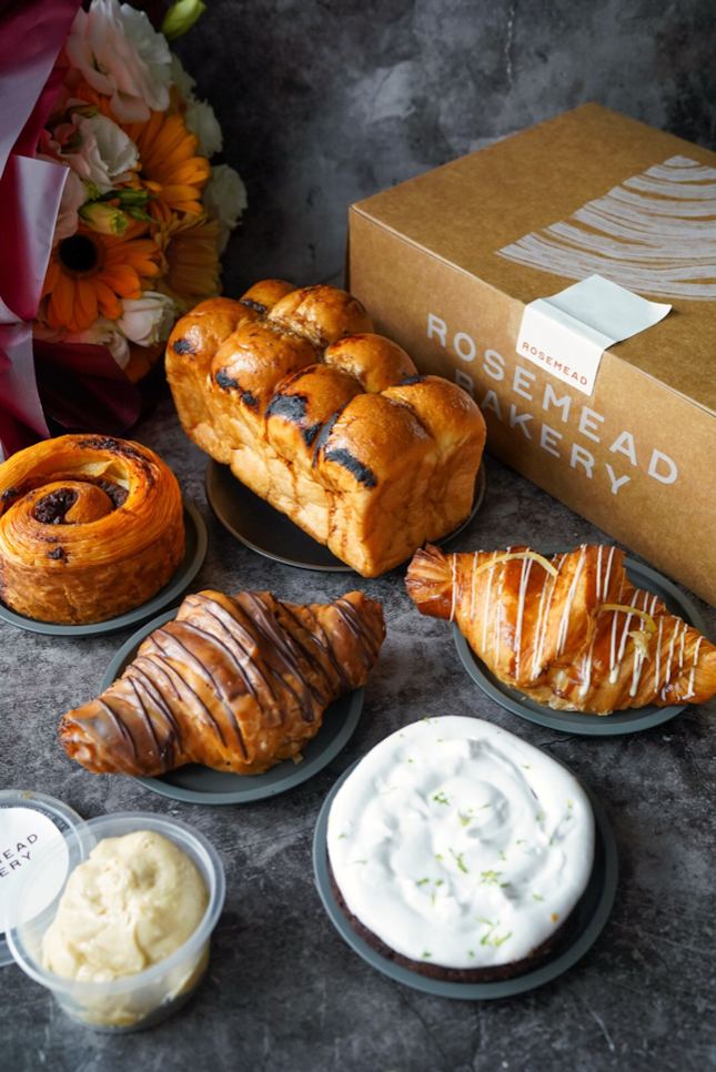 Breakfast with Rosemead Bakery Signature Box, consist of 5 freshly baked without any preservatives. 