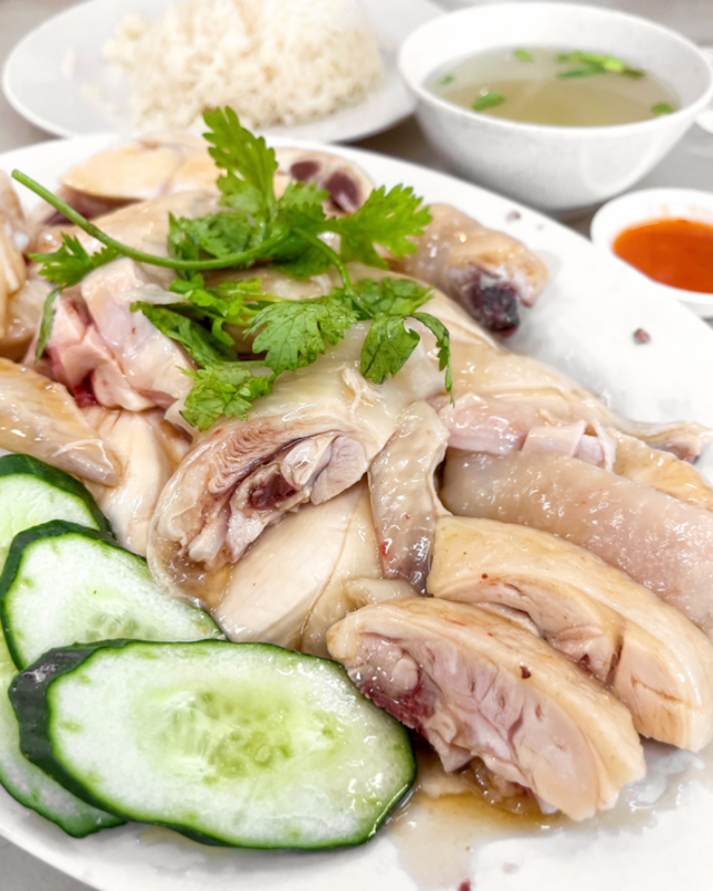 After the announcement on the export ban of fresh chickens from Malaysia, many of us went out or order online to get our fill of chicken rice. 