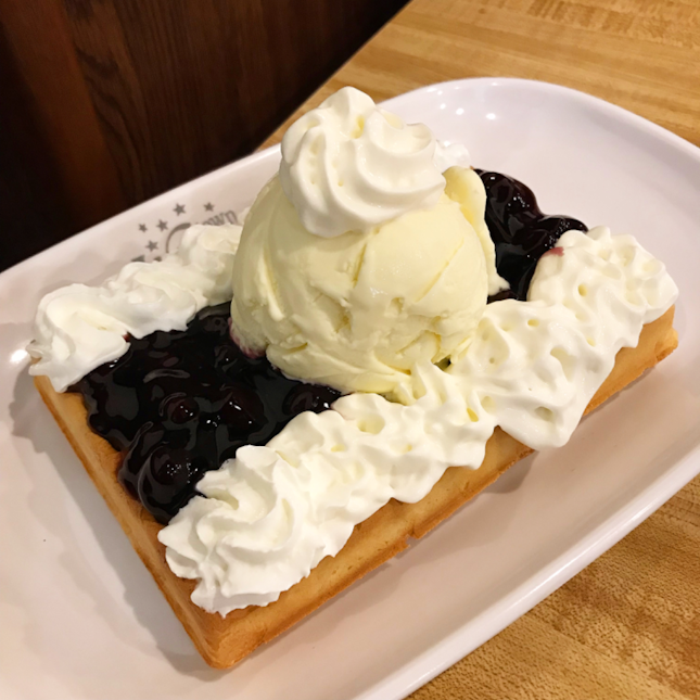 Waffle A La Mode [Served With A Scoop Of Ice Cream & Topping Of Blueberry] @WaffleTownsg | 1 West Coast Drive | NEWest #01-106.