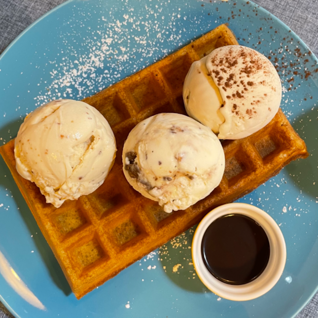 buy 2 free 1 scoop tea time waffle promo!! ($14.60)