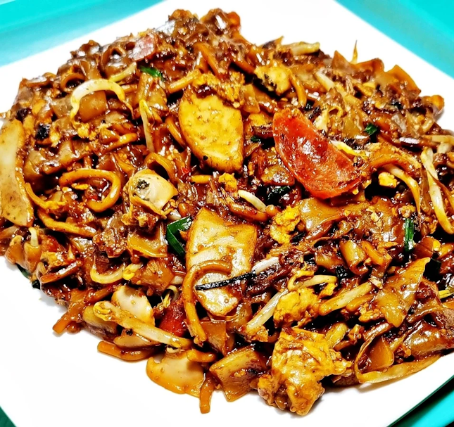 Char Kway Teow (SGD $5) @ No. 18 Zion Road Fried Kway Teow.