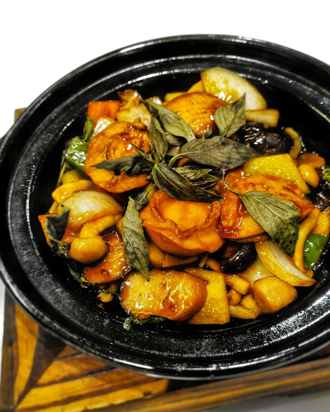 Abalone Braised with Oyster Mushroom in San-Bei Sauce