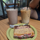 Choco chip ice blend, latter ais, mixed berry cake