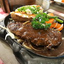 Sirloin Steak With Black Pepper Sauce Set Lunch With Soup Of The Day, Salad, Garlic Bread, Coffee/Tea & Dessert @MarinersCornersg | Blk 106 Clementi Street 12 #01-40.