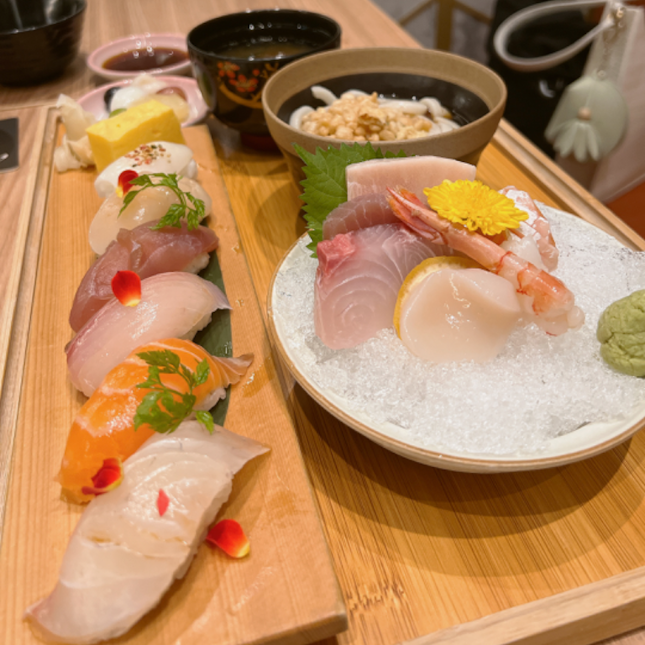 Salmon sashimi lunch set 