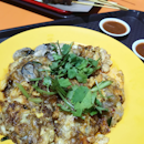 Flavourful starchy oyster omelette with fresh oysters