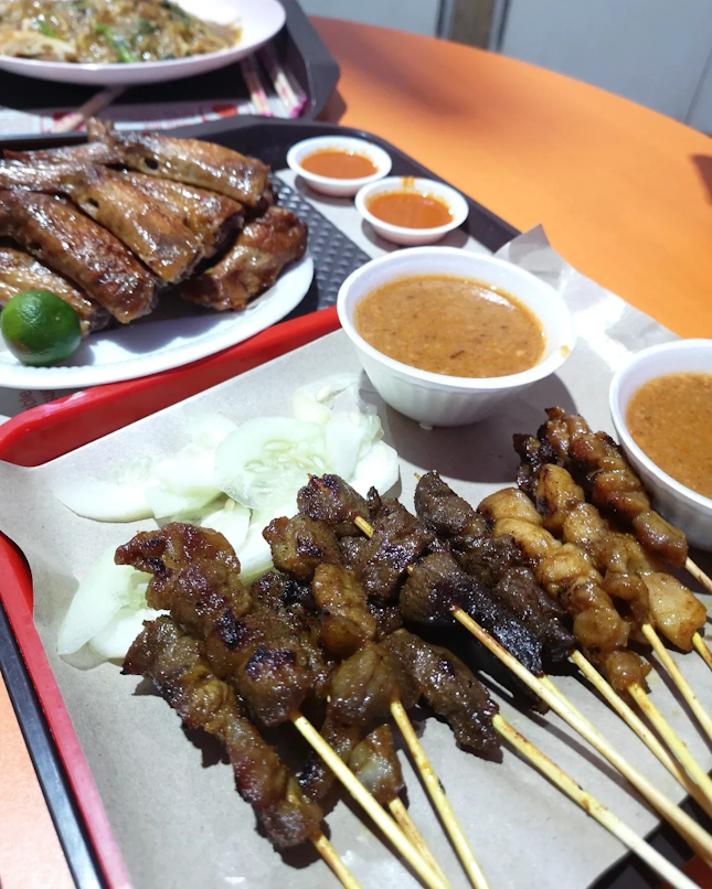 Juicy chicken wings and get the chicken satay!