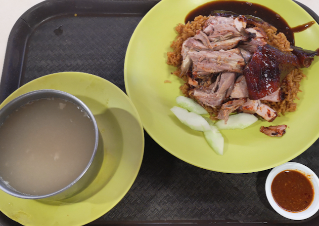 Char siew siobak rice 5nett, duck drumstick 6nett, pepper pork stomach soup 3nett(Yong kee 01-44)