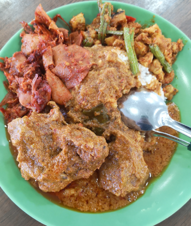 Beef rendang, curry ckn, cuttlefish, sambal goreng 10,5nett