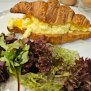 scrambled egg with cheese croissant 