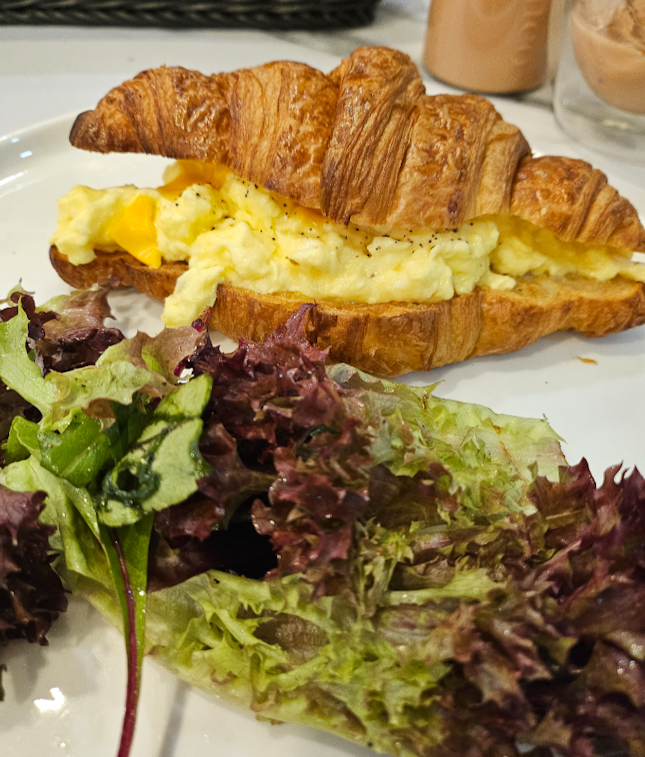 scrambled egg with cheese croissant 