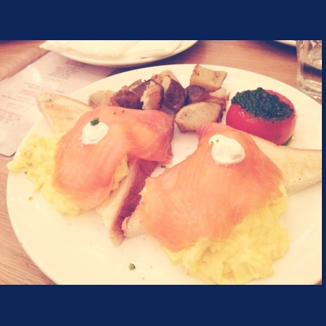 Smoked Salmon With Scrambled Eggs And Toast 