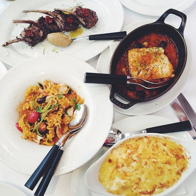 Today's mains 🐐🐟🍟🍝 #lapetitemaison #vscocam #vscofoods #vscolondon #lunch #foodcoma #TAGppetite #TAGventures