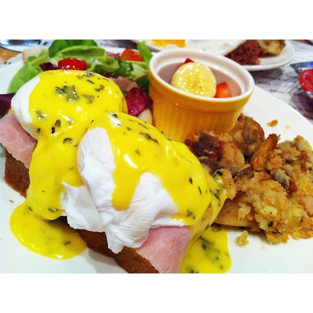 #eggsbenedict is how you should start a good #morning #breakfast #brunch #instadaily #love