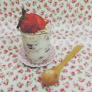 Overnight oatmeal with cinnamon milk, maple sauce and fresh strawberries :) loves!!