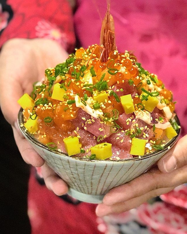 🥳GO BIG with this Abundance Bara Chirashi Don that is filled mountain high with succulent fresh sashimi atop a bed of premium Vitamin E enriched sushi rice.