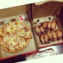 #InstaSize##pizzahut#food#foodporn#foodaddict#singapore#lineplay#indonesia#girl#TagsForLikes#TFLers#delivery#dinner#fat#chicken#wing#fly#food#eat