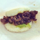 Yakiniku Rice Burger #burger #jepang #singapore #breakfast #yummy #instagood #instafood #foodporn #junkfood #favourite