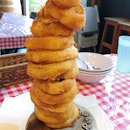 [UPP BT TIMAH] Last Monday at Buckaroo~ This onion ring tower was one of the highlights and you gotta eat it HOT!