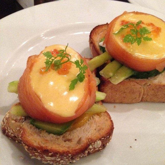 #norwegian #breakfast #eggbenedict #wildhoney #whatvinaeat
