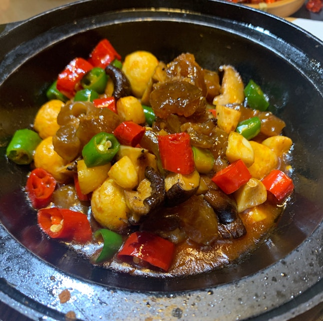 Pork Tendon Fried Quail Egg Pot 炸鵪鶉蛋蹄筋煲