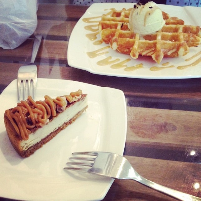 Finally tried #hatterstreet ^^ LOVE the snickers cheesecake!!