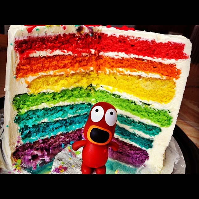 Torta Arcobaleno (Rainbow Cake)🍰🎂 #birthday #cake #sweet #food #foodies #foodism #foodstagram #foodstagraph #foodforfoodies #foodphotography #friday #iphone #iphoneonly #iphone4s #instagram #instagood #instago #instadaily #instagraph #instagramania #iphonesia