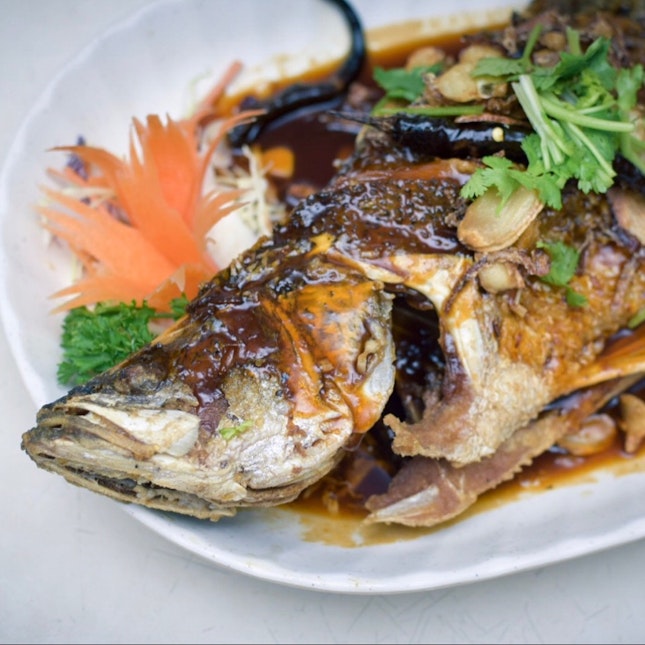 Deep Fried Sea Bass with Thai Turmeric Sauce (seasonal price)