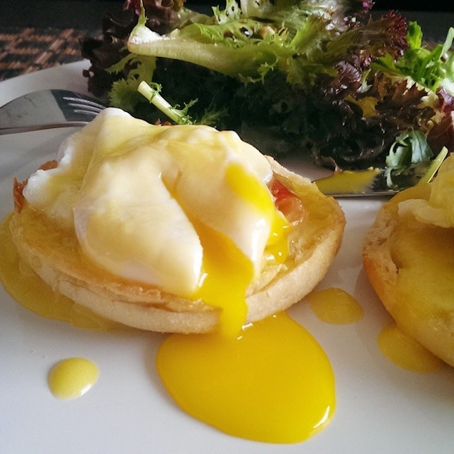 Cafe de KoonOut - Brunch Special: Eggs Benedict with Parma Ham & Fresh Greens.