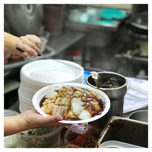 Currently still dreaming and thinking of this perfect plate of freshly made chee cheong fun (猪肠粉) from this store called Freshly Made (literally), located at the Old Airport Road Hawker Centre!