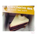 ☕ Tea Break : Red Velvet w/ a cup of Earl Grey Tea to smooth this afternoon :D #redvelvet #cedele #teatime #dessert #cake
