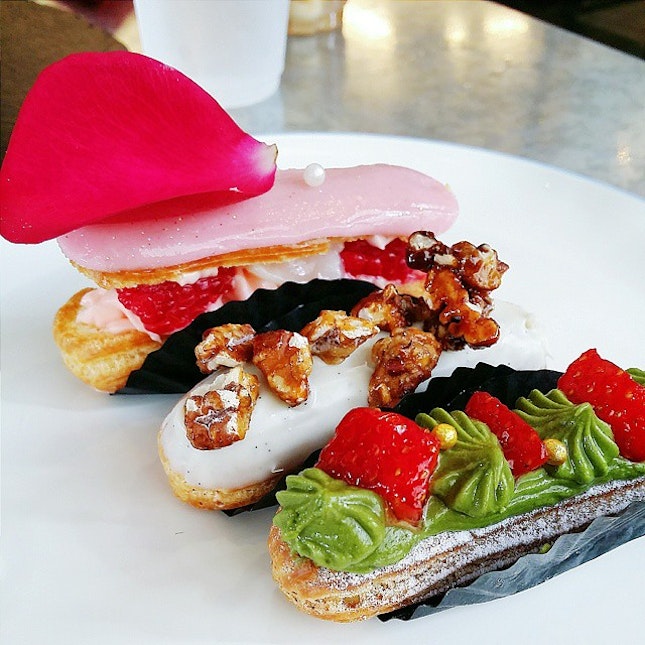 From left to right - the Ispahan (Rose, Lychee & Raspberry), Madagascar Vanilla Bean & Caramelized Pecans and Matcha Cream Cheese & Fresh Strawberries mini #eclairs that were some of items included in the #hightea set from DÎNETTE Pop-Up Cafe by L’ÉCLAIR!